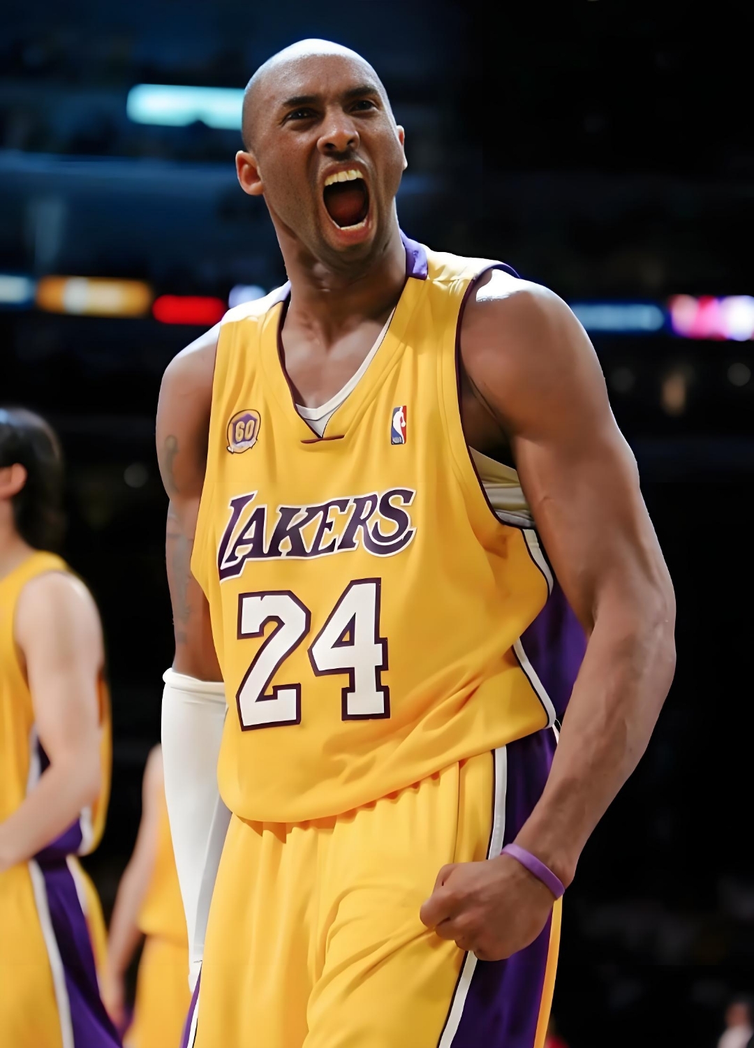 都充满了悬 都充满了悬